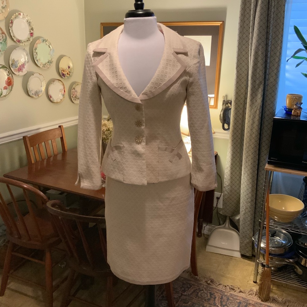 Nanette Lepore 2-pc suit tan/ivory _ size 6